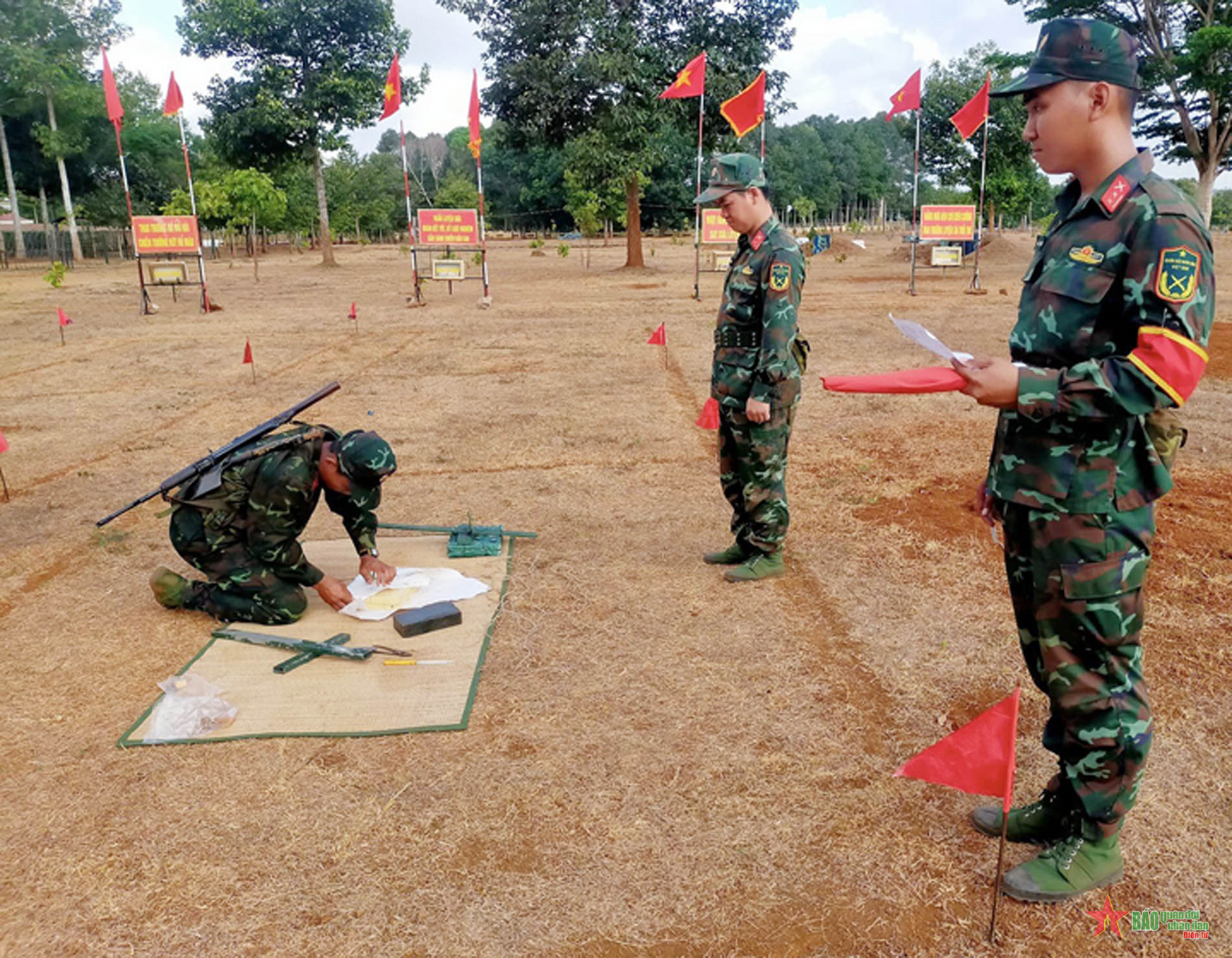 Hội thao tra lắp, gói buộc liên kết lượng nổ cho chiến sĩ mới